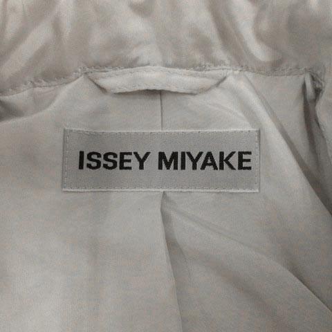 ISSEY MIYAKE（イッセイミヤケ） コート ダブル ナイロン 中綿入り