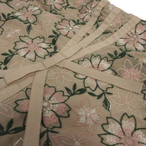 TOCCA トッカベージュ系ピンク花柄刺繍 ノースリーブ ひざ丈ワンピース 美品》TOCCA 宝塚コラボ フラワーワルツ GARDEN FLOWER ワンピース