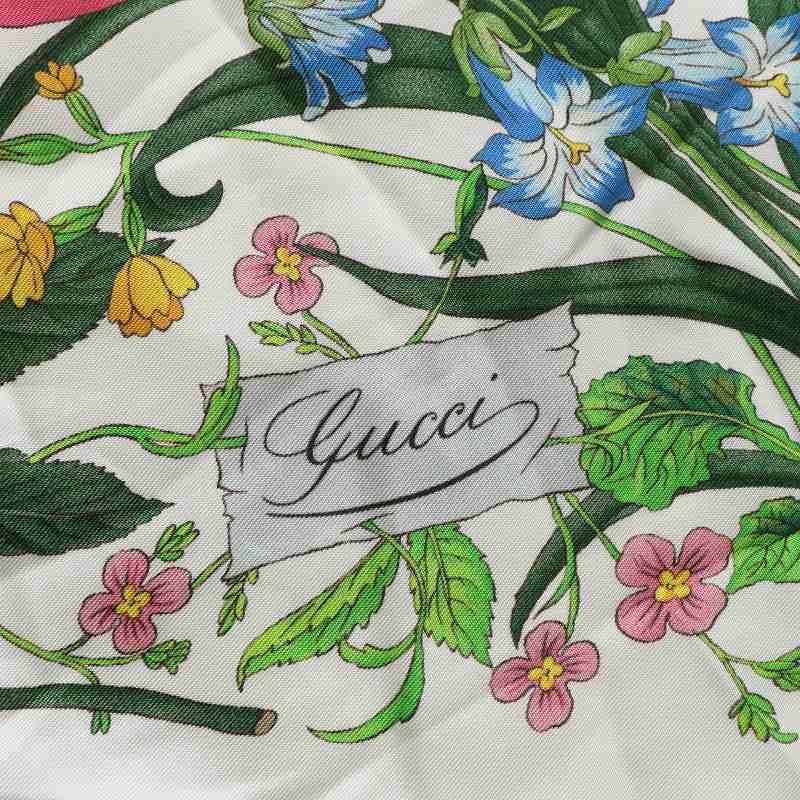 GUCCI 花柄 シルクスカーフ 大判 GUCCI グッチ 花柄 スカーフ 大判サイズ フラワープリント