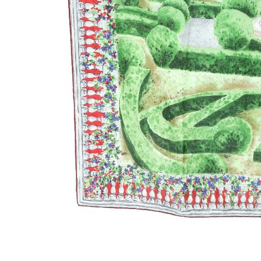 【中古】フェンディ FENDI 大判スカーフ ストール 庭 総柄 ロゴ 絹 シルク マルチカラー ■GY19 /MQ ■OH FENDI（フェンディ） 大判スカーフ ストール 庭 総柄 ロゴ 絹 シルク