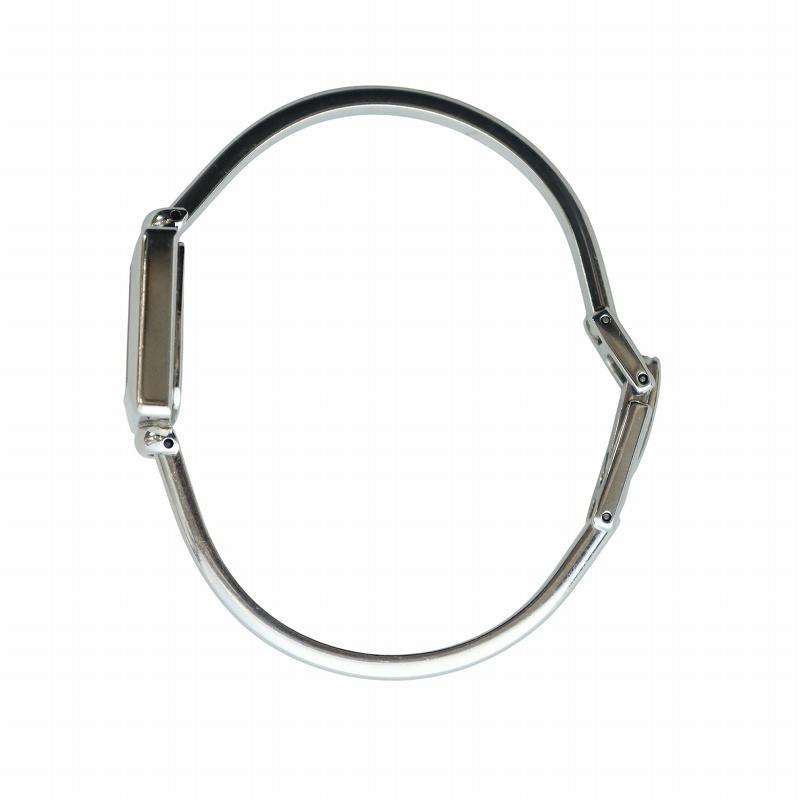 GUCCI（グッチ） バングルウォッチ 腕時計 スクエア クォーツ ロゴ