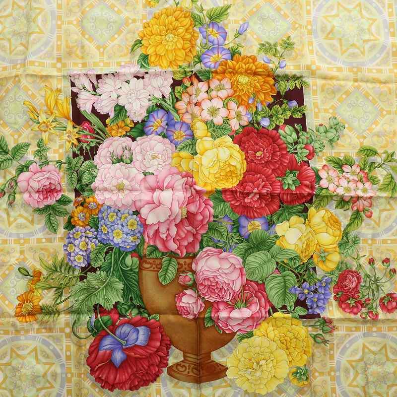 GUCCI　グッチ　 大判スカーフ　シルク　花モチーフ　ヴィンテージ GUCCI 大判スカーフ フラワー レッド シルク グッチ 花柄