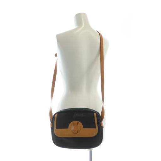 クレージュ courreges ショルダーバッグ 斜めがけ レザー ロゴ 黒