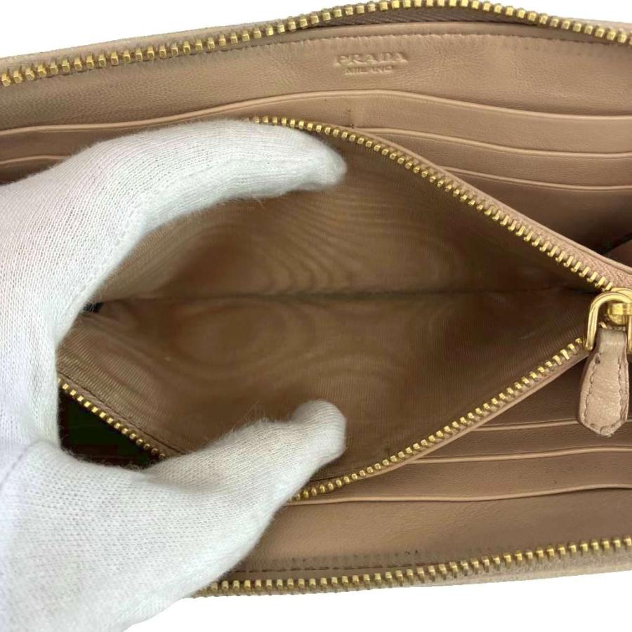 PRADA（プラダ） 長財布 レザー キルティング ラウンドファスナー ロゴ