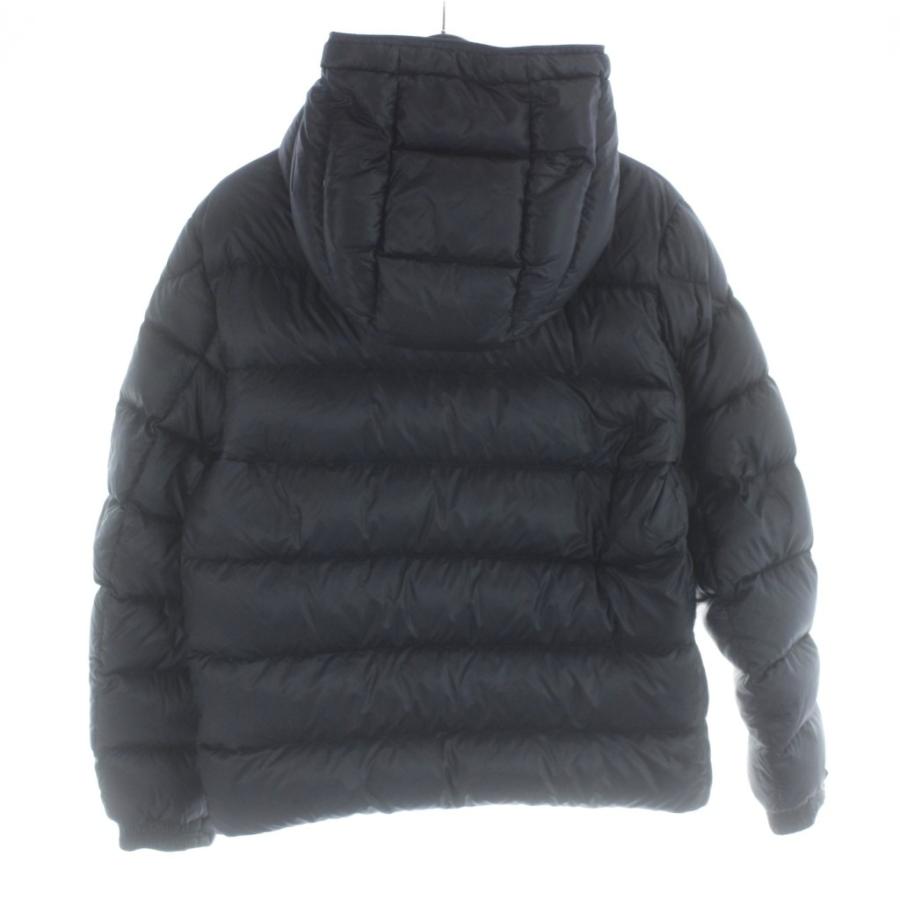 r 希少 モンクレール ダウンジャケット ワッペン ウエストシェイプ MONCLER〉フロントのブランドワッペンが目を引くダウンジャケットを