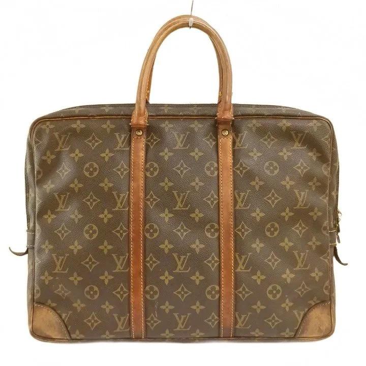 LOUIS VUITTON（ルイ・ヴィトン） ポルト ドキュマン ヴォワヤージュ