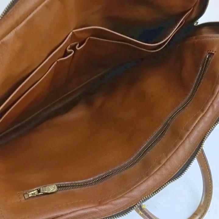 LOUIS VUITTON（ルイ・ヴィトン） ポルト ドキュマン ヴォワヤージュ
