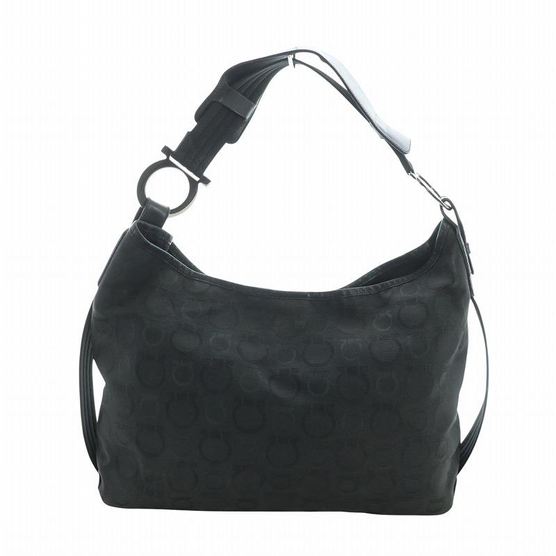 サルヴァトーレフェラガモ　ワンショルダー　ガンチーニ　レザー　黒 Ferragamo ワンショルダーバッグ ガンチーニ 金具 レザー ブラック