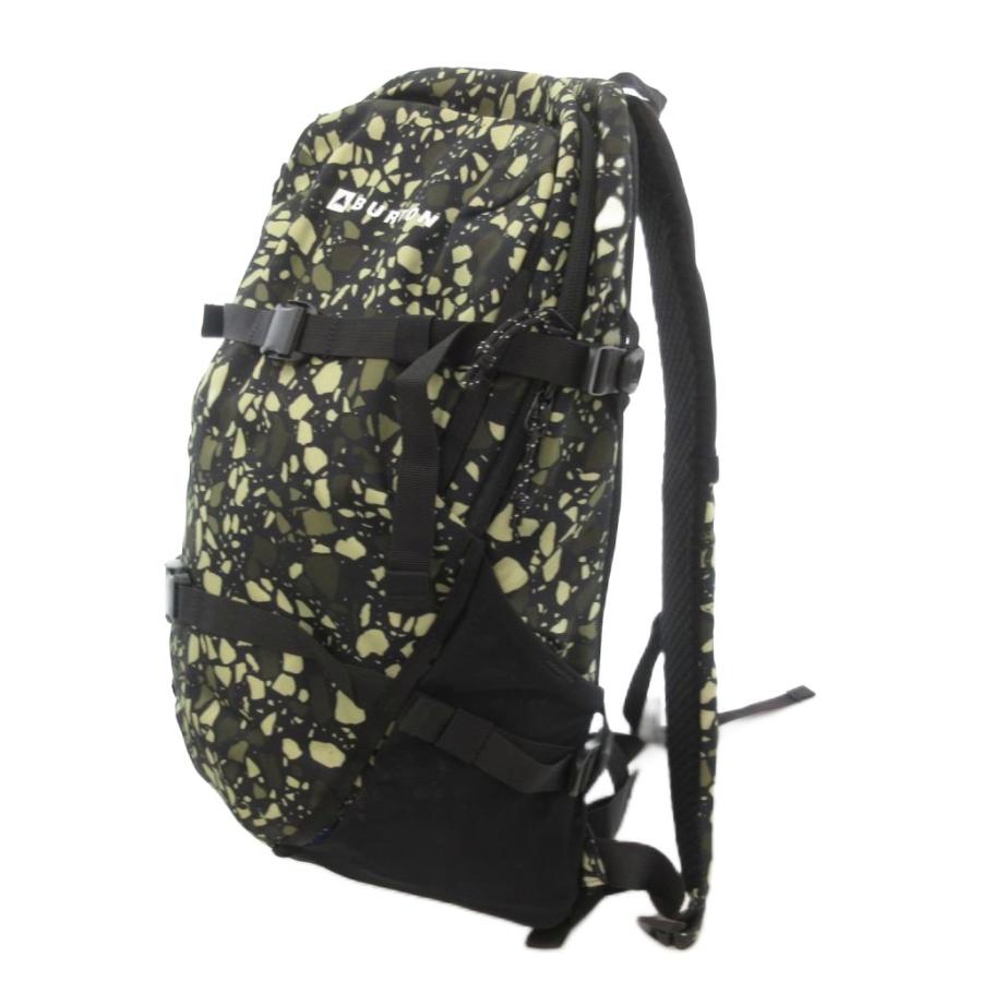 Burton Day Hiker 22L バックパック　黒 バートンの「デイハイカー 22L」を徹底レビュー。背負っている感じや
