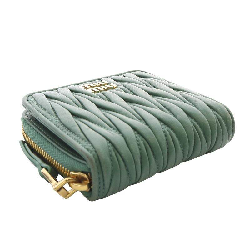 miu ミュウミュウ miumiu マテラッセレザー 二つ折り財布 ロゴ miu ミュウミュウ miumiu マテラッセレザー 二つ折り財布 ロゴ