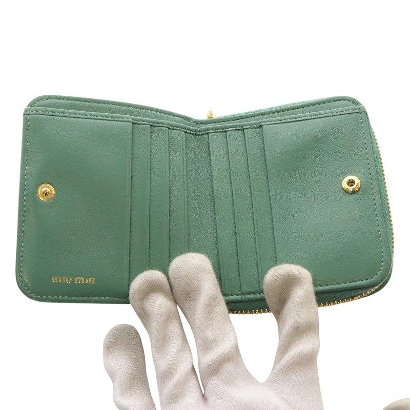 miu ミュウミュウ miumiu マテラッセレザー 二つ折り財布 ロゴ miu ミュウミュウ miumiu マテラッセレザー 二つ折り財布 ロゴ