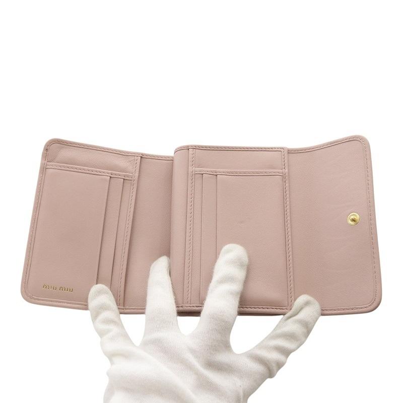 miu ミュウミュウ miumiu マテラッセ 財布 三つ折り レザー miu ミュウミュウ miumiu マテラッセ 財布 三つ折り レザー
