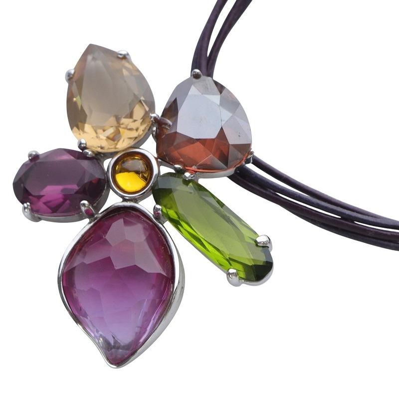 スワロフスキー SWAROVSKI ネックレス ペンダント フラワーモチーフ