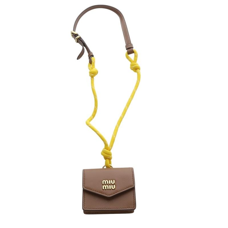miu ミュウミュウ miumiu レザーxコード トリック ミニポーチ