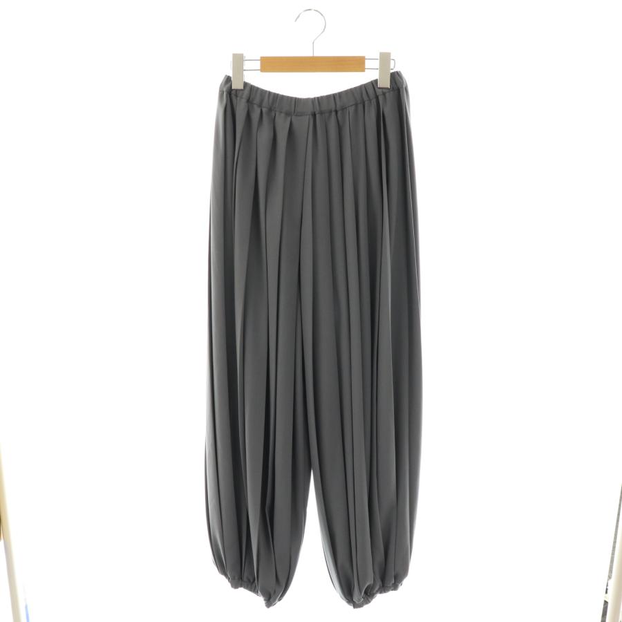 ENFOLDグレー サルエルパンツ ボタン付き裾 エンフォルド ENFOLD 25SS PLEATS TROUSERS パンツ ジョガー プリーツ