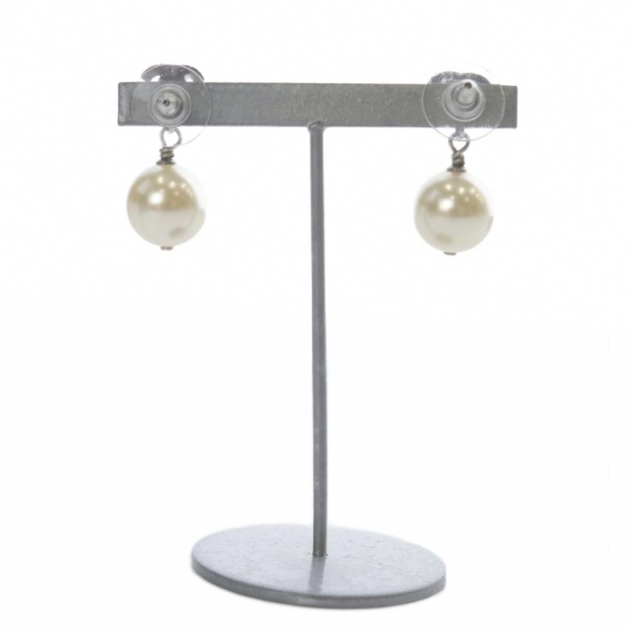 CHANEL フェイクパールレディース ピアス シルバーカラー CHANEL（シャネル） フェイクパールピアス ココマーク シルバー色 B14V