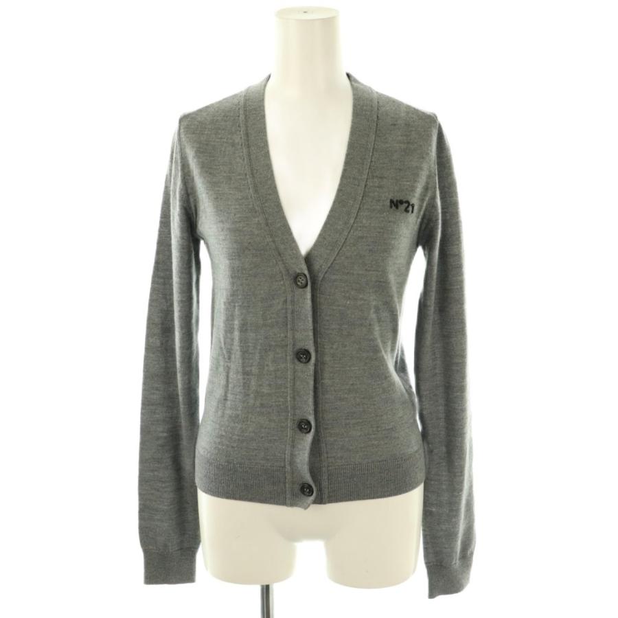 ヌメロヴェントゥーノ N°21 24年 ビーズロゴ ウールVネック  