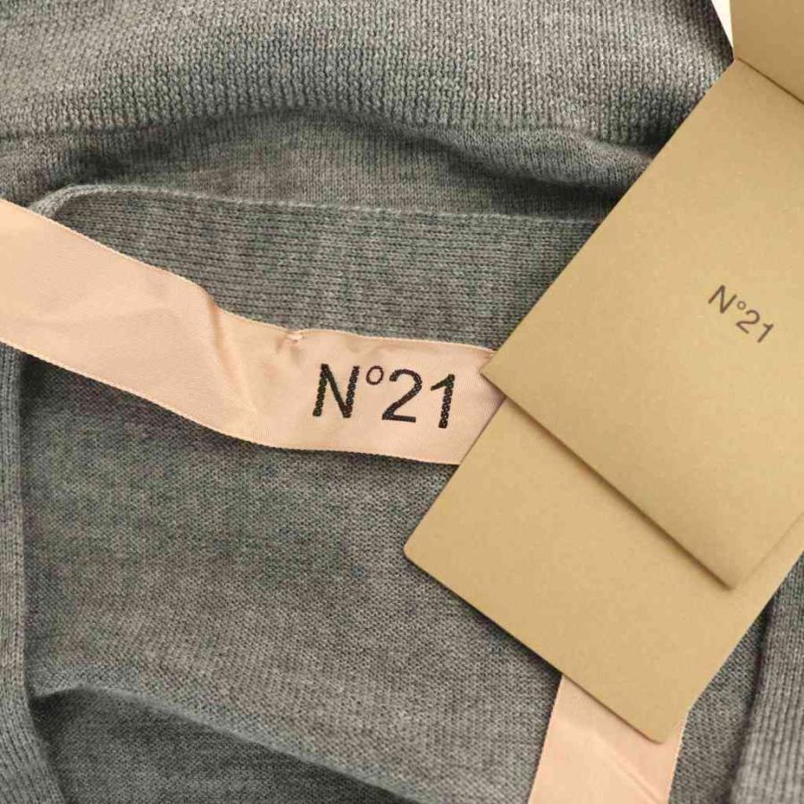 ヌメロヴェントゥーノ N°21 24年 ビーズロゴ ウールVネック  