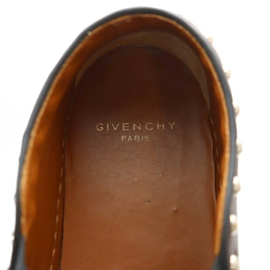 GIVENCHYスタッズ装飾の黒レザーケース GIVENCHYスタッズ装飾の黒