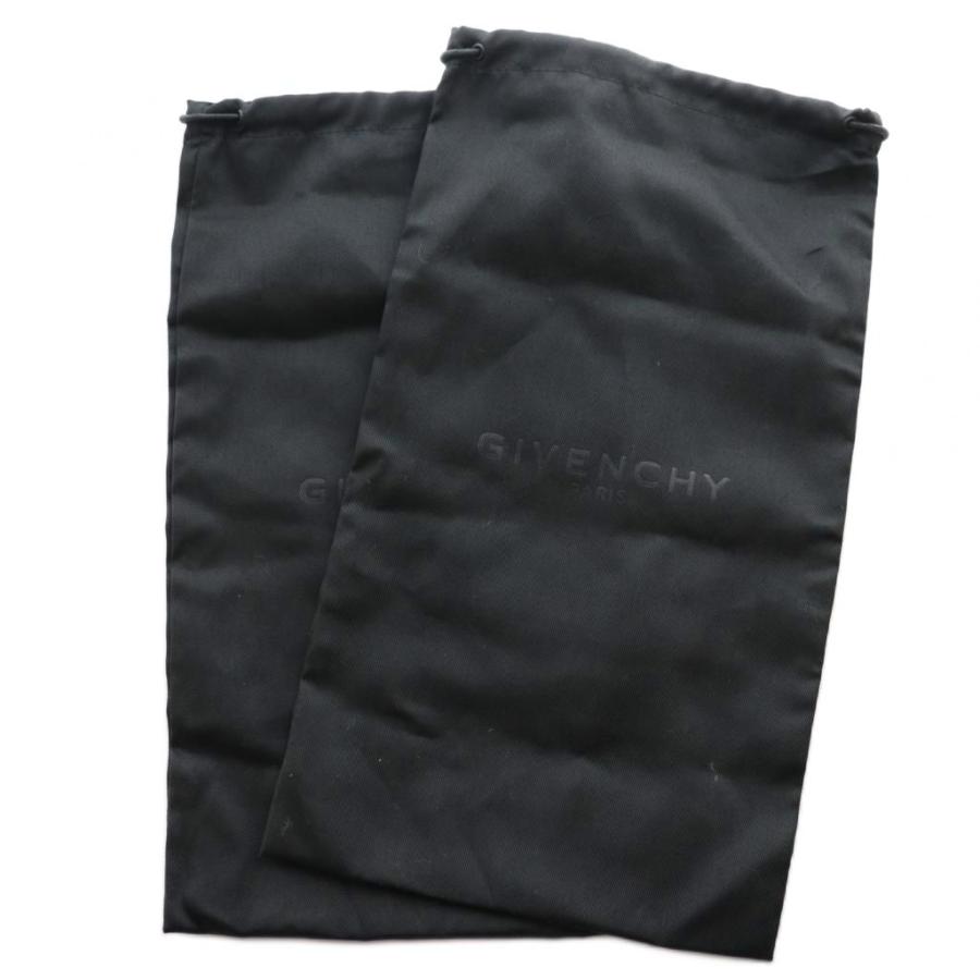 GIVENCHYスタッズ装飾の黒レザーケース GIVENCHYスタッズ装飾の黒