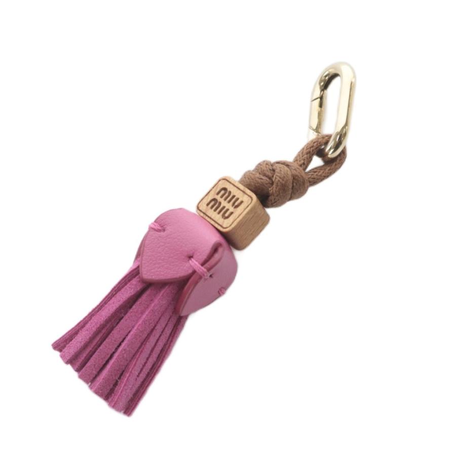 【極美品】miu miu トリック チャーム レザー キーホルダー バニラ MIU MIUのフリマアイテム一覧 【極美品】miu miu トリック チャーム