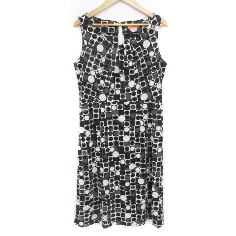 極美品✨MARNI ノースリーブワンピース フレア ひざ丈 総柄 チェック 白 極美品✨MARNI ノースリーブワンピース フレア ひざ丈 総柄