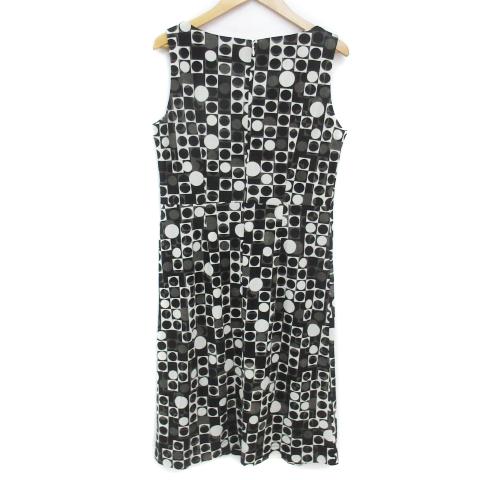 極美品✨MARNI ノースリーブワンピース フレア ひざ丈 総柄 チェック 白 極美品✨MARNI ノースリーブワンピース フレア ひざ丈 総柄