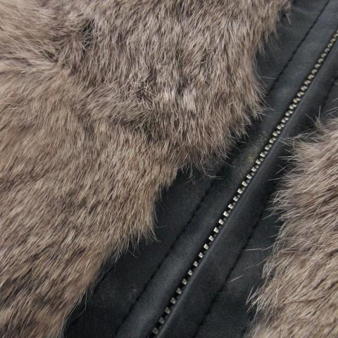 COMME CA ISM（コムサイズム） ラビットファージャケット スタンド