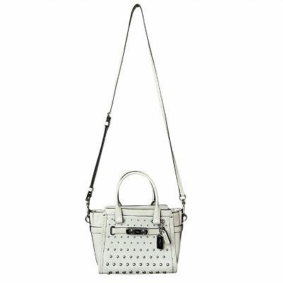 COACH（コーチ） スワッガー 21 スタッズ ショルダーバッグ アイボリー 