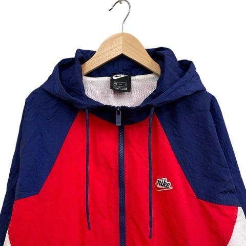 美品　NIKE　ナイロン　ジャケット　フーディ　マウンテン　XL 刺繍ロゴ NIKE（ナイキ） ナイロンジャケット マウンテンパーカー 刺繍 レッド