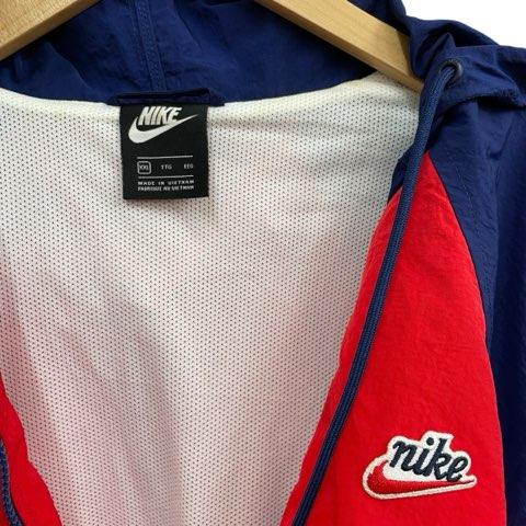 NIKE（ナイキ） ナイロンジャケット マウンテンパーカー 刺繍 レッド