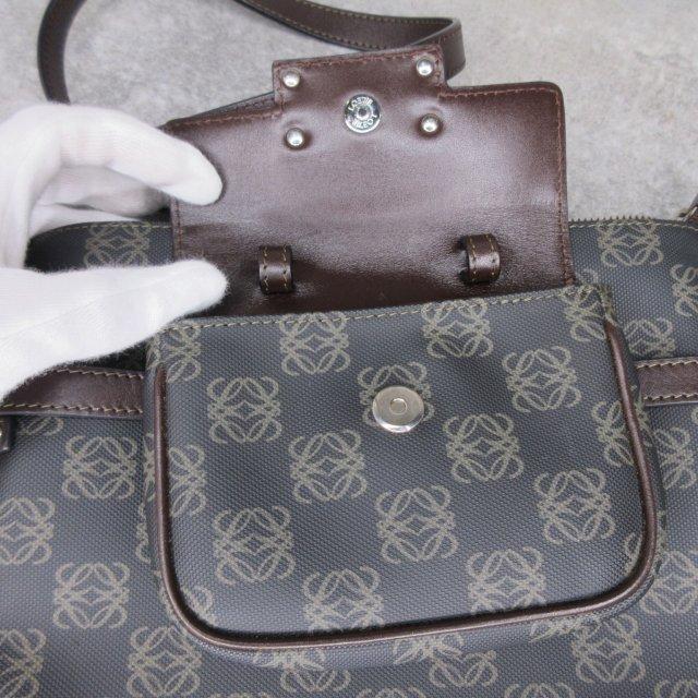 LOEWE（ロエベ） リピートアナグラム ショルダーバッグ ポーチ付き 