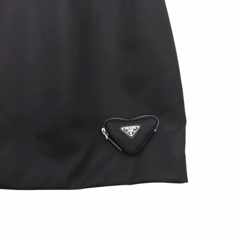 極美品　Re-Nylon　ワンピース　三角プレート　ポーチ　Lサイズ　ブラック PRADA（プラダ） 未使用品 タグ付き 24SS Re-Nylon ポーチ付