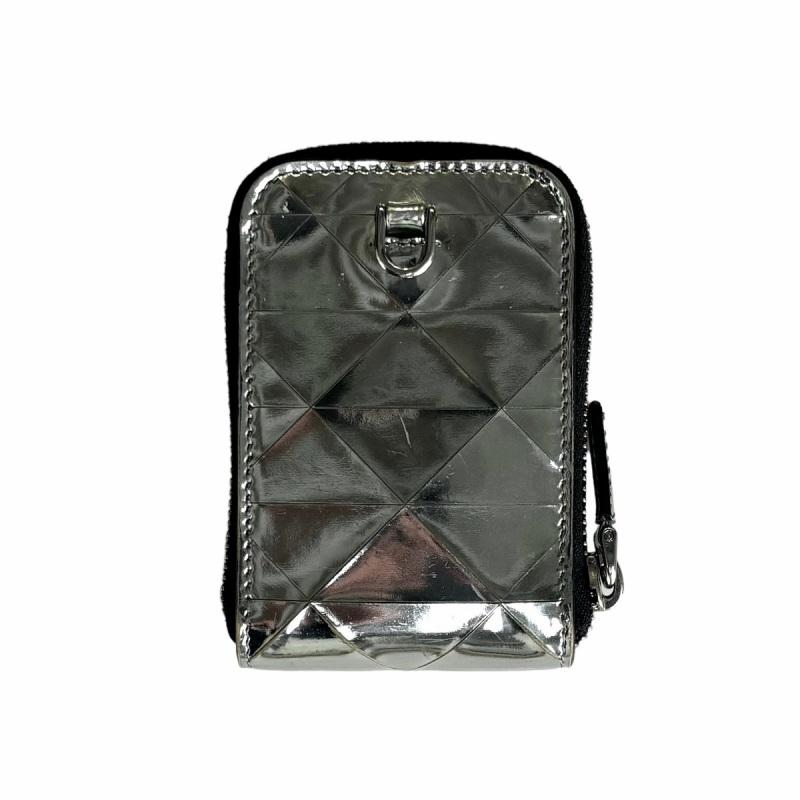 PRADA プラダ　ブラック レザーポーチ　シルバーロゴ　ダイアグラム~~ PRADA プラダ ブラック レザーポーチ シルバーロゴ ダイアグラム~~