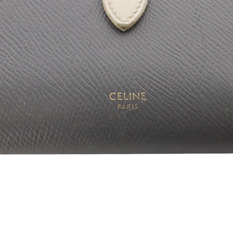 CELINE セリーヌ　二つ折り 財布　ミディアム ストラップウォレット TRIOMPHE CELINE セリーヌ 二つ折り財布 Triomphe Medium Strap Wallet