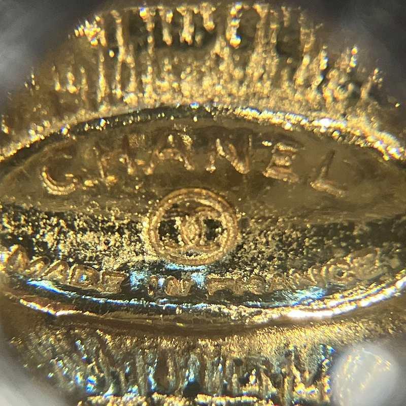 CHANEL（シャネル） ブローチ ココマーク マトラッセ ゴールドカラー