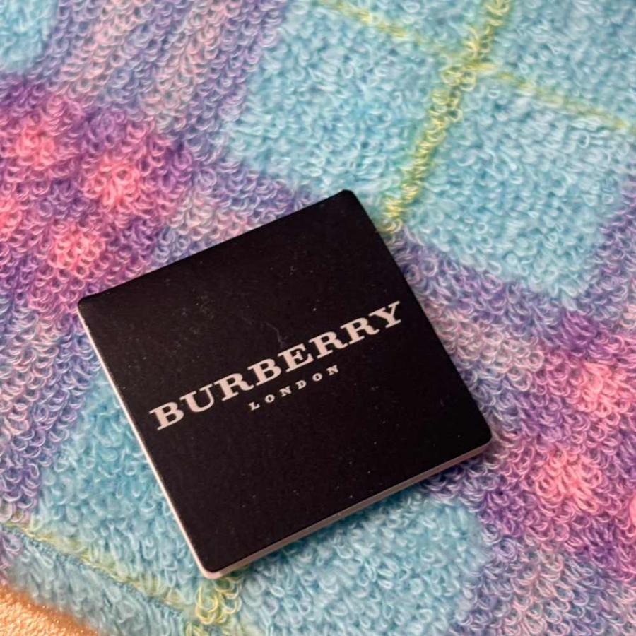 新品タグ付き　BURBERRY 人気ハンカチ 未使用品 バーバリー ロンドン BURBERRY LONDON タグ付き ハンカチ