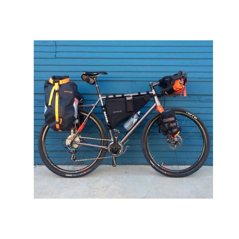 即納)BLACKBURN ブラックバーン バッグ OUTPOST FRAME BAG MEDIUM アウトポスト フレームバッグ ミディアム(7099762)(768686678127) :11901509:自転車館びーくる - 通販 - Yahoo!ショッピング 即納)BLACKBURN ブラックバーン バッグ OUTPOST FRAME BAG MEDIUM アウトポスト フレームバッグ ミディアム(7099762)(768686678127) :11901509:自転車館びーくる - 通販 - Yahoo!ショッピング