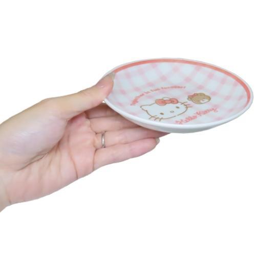 染付ミニ深皿 小皿 ハローキティ チェック 金正陶器 サンリオ : 雑貨