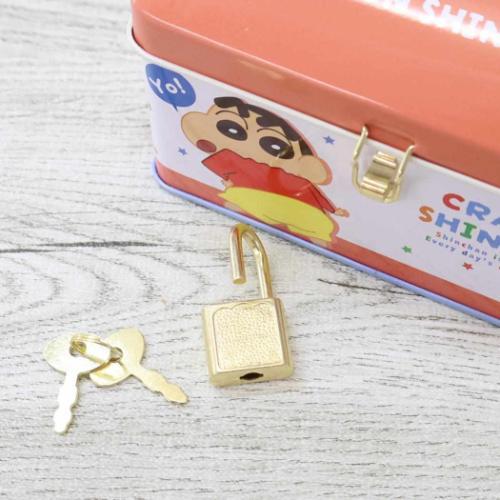 カギ付き缶バンク 貯金箱 クレヨンしんちゃん しんちゃんワールド