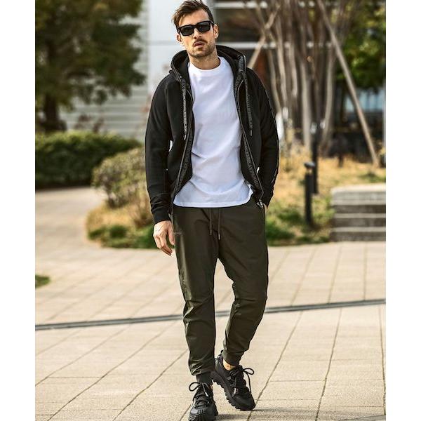 1PIU1UGUALE3 RELAX パイピングロゴワイドスピンドルパーカー ブラック