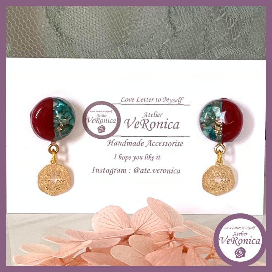 クリスマスカラーと雪印のピアス ハンドメイド レジン スタッド