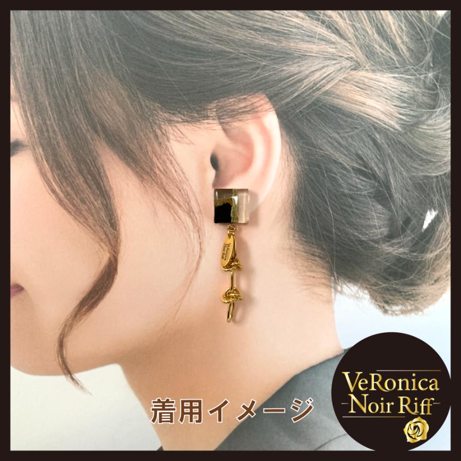 アシンメトリーダークピアス レジンピアス ハンドメイド ピアス 