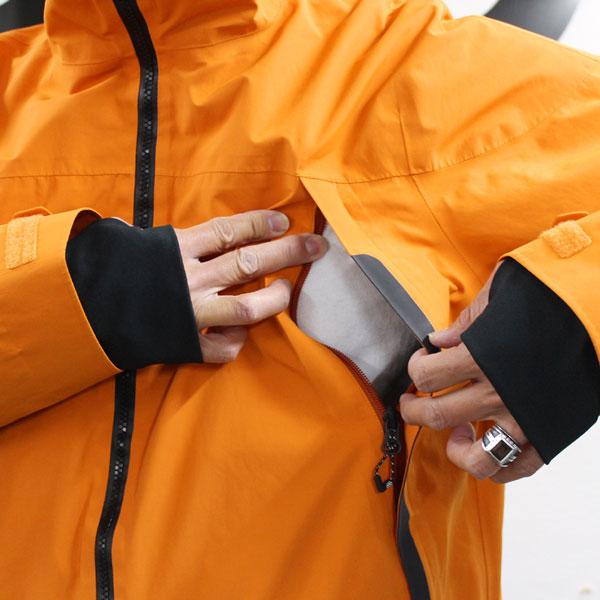 新品未使用！ 予約 スノー ウエア 23-24 686 ロクハチロク GORE-TEX HYDRASTASH SYNC JACKET ゴアテックスハイドラスタッシュシンクジャケット 23-24-JK-686 【OCQ1112957375】(40494円)