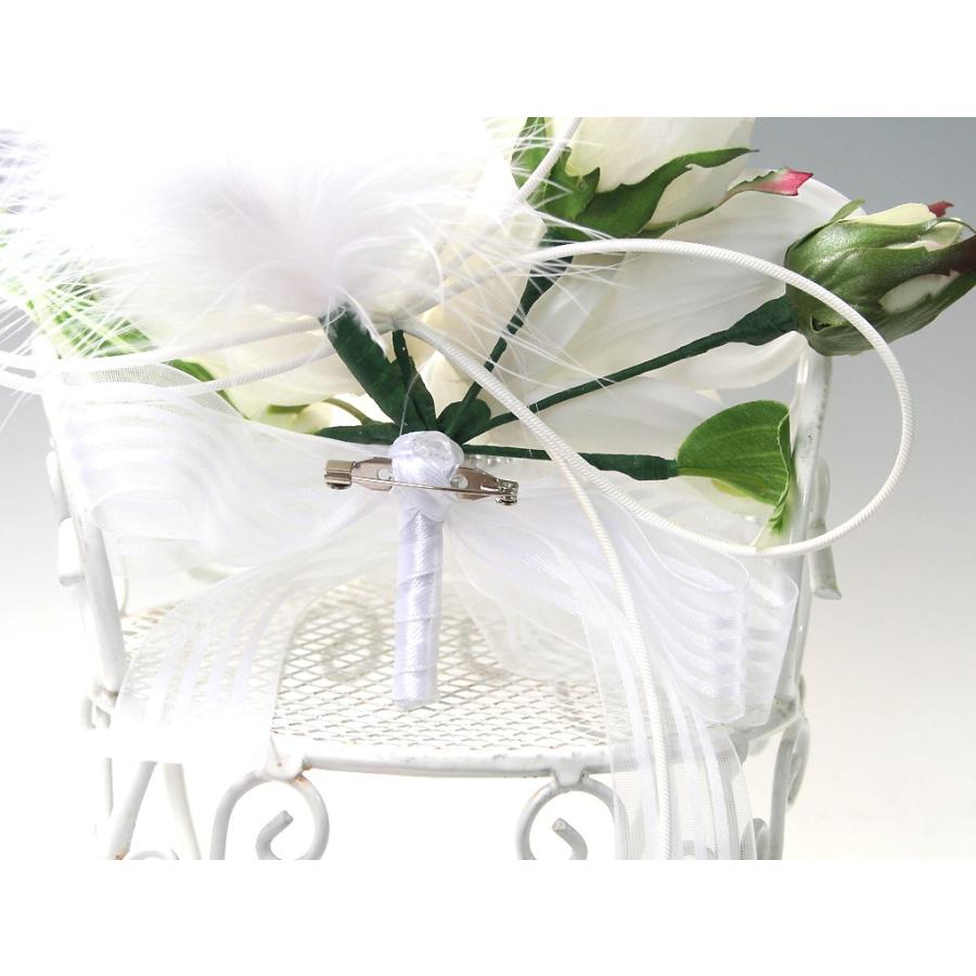 白色のシンビジウムのコサージュ |  | 04