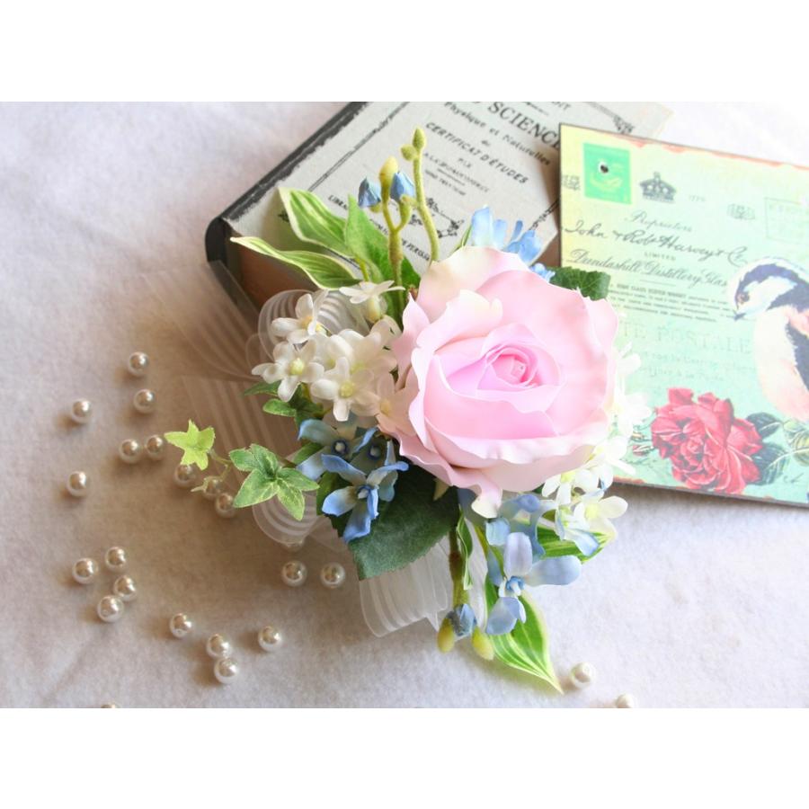 ソフトピンクのバラのコサージュ | 