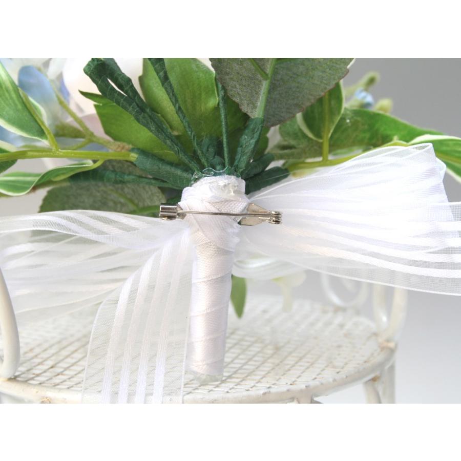 ソフトピンクのバラのコサージュ |  | 05