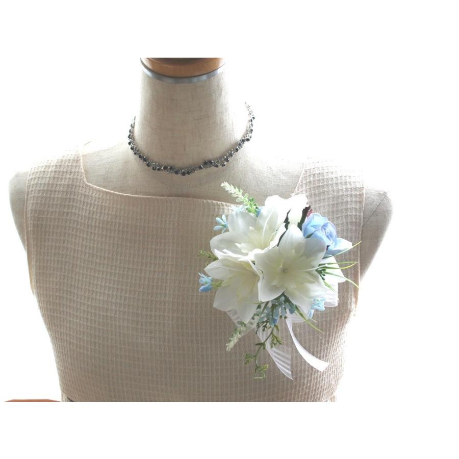 白色のユーチャリスのコサージュ |  | 01