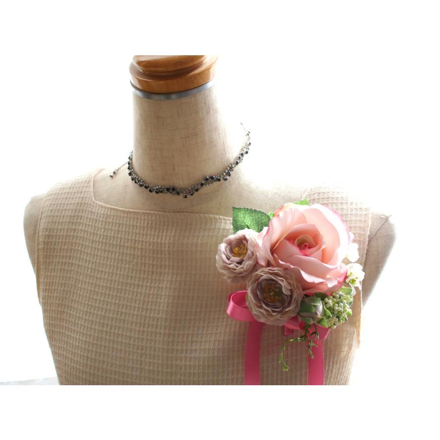 ピンクのバラのコサージュ |  | 01