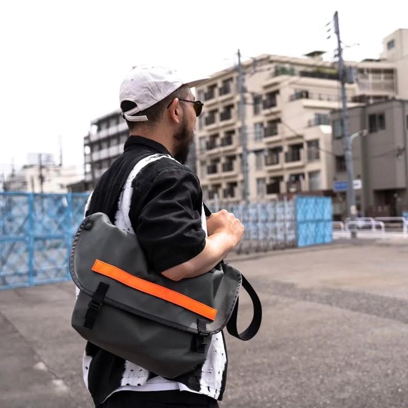 ブルーラグ BLUE LUG the messenger bag half gray/reflector : vic2